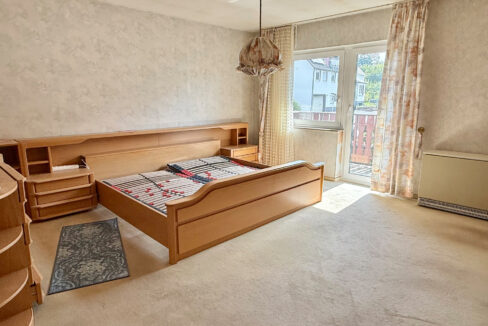 OG Schlafzimmer mit Balkon (Nr. 1)