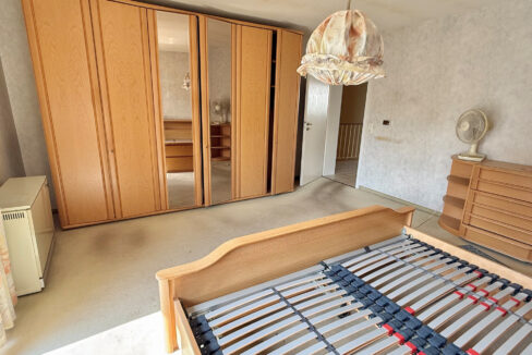 OG Schlafzimmer mit Balkon (Nr. 1)