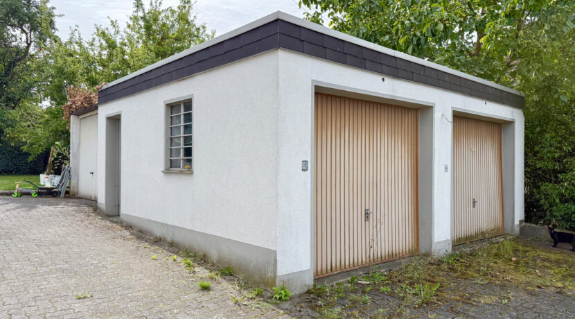 Garagengebäude mit 3 Garagen