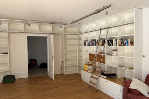 Schicke Bücherwand