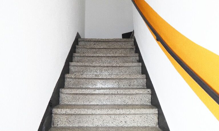 Treppe ins 1. OG