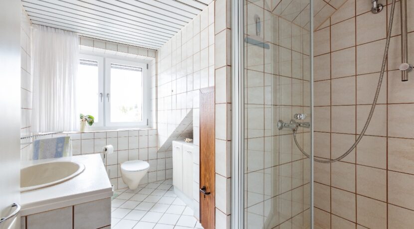 Weiteres Duschbad im DG