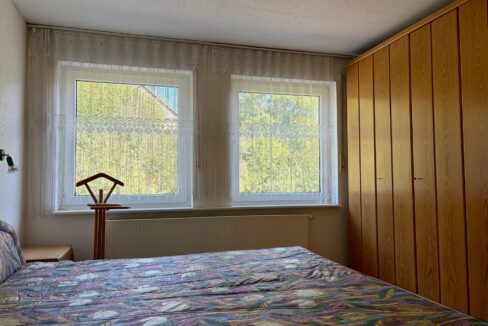 Schlafzimmer (EG)