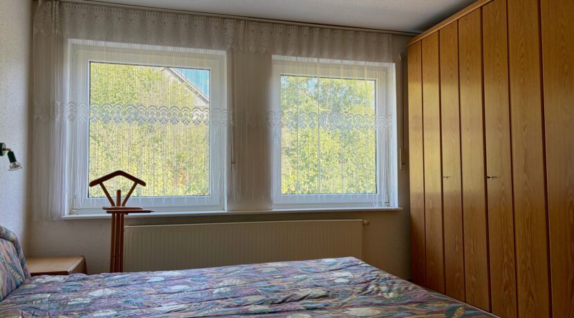 Schlafzimmer (EG)