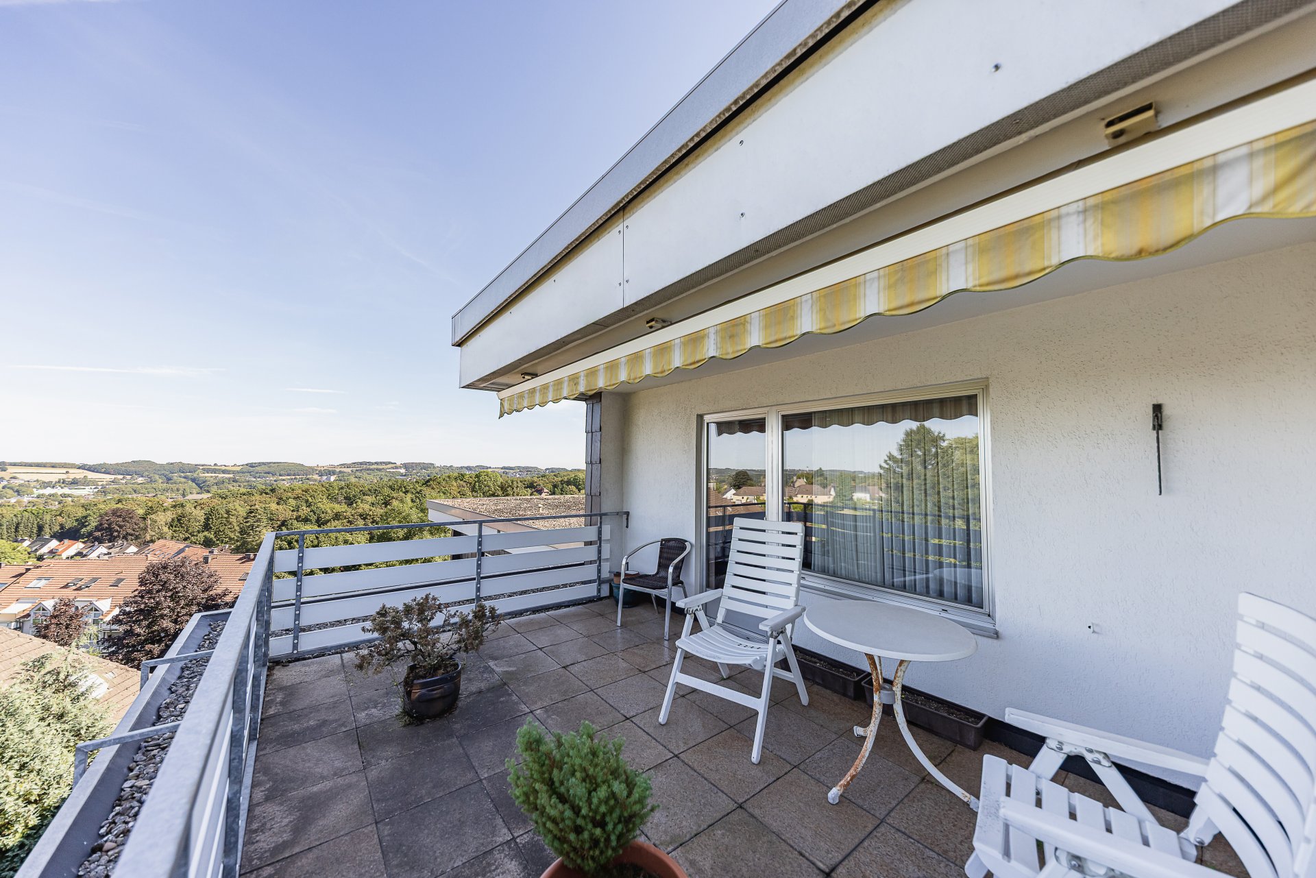 Ganz oben beginnt das Besondere: Penthouse-Wohnung mit Dachterasse und zwei Loggien