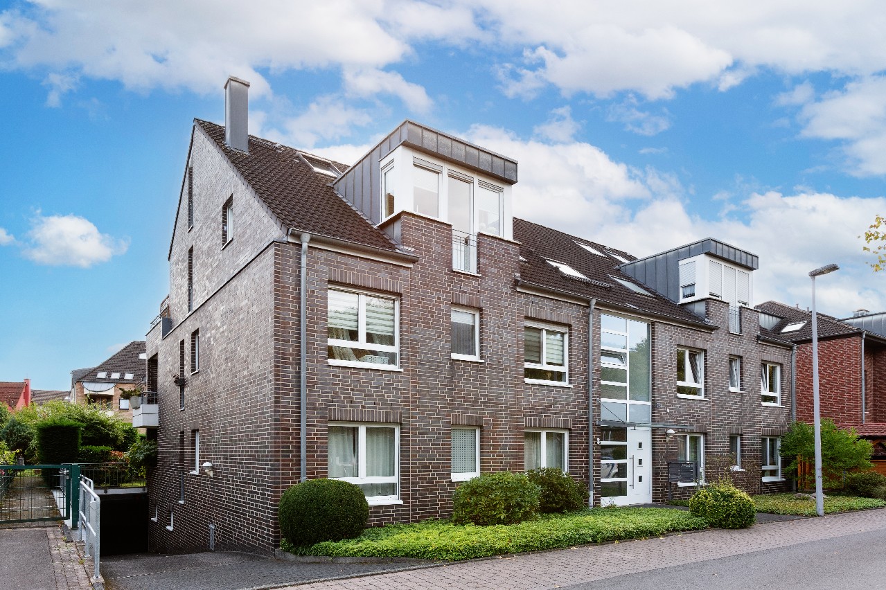 Schlebusch: Elegante 2-Zimmer-Wohnung mit XXL-Balkon im 1. OG in ruhiger, grüner Sackgassenlage