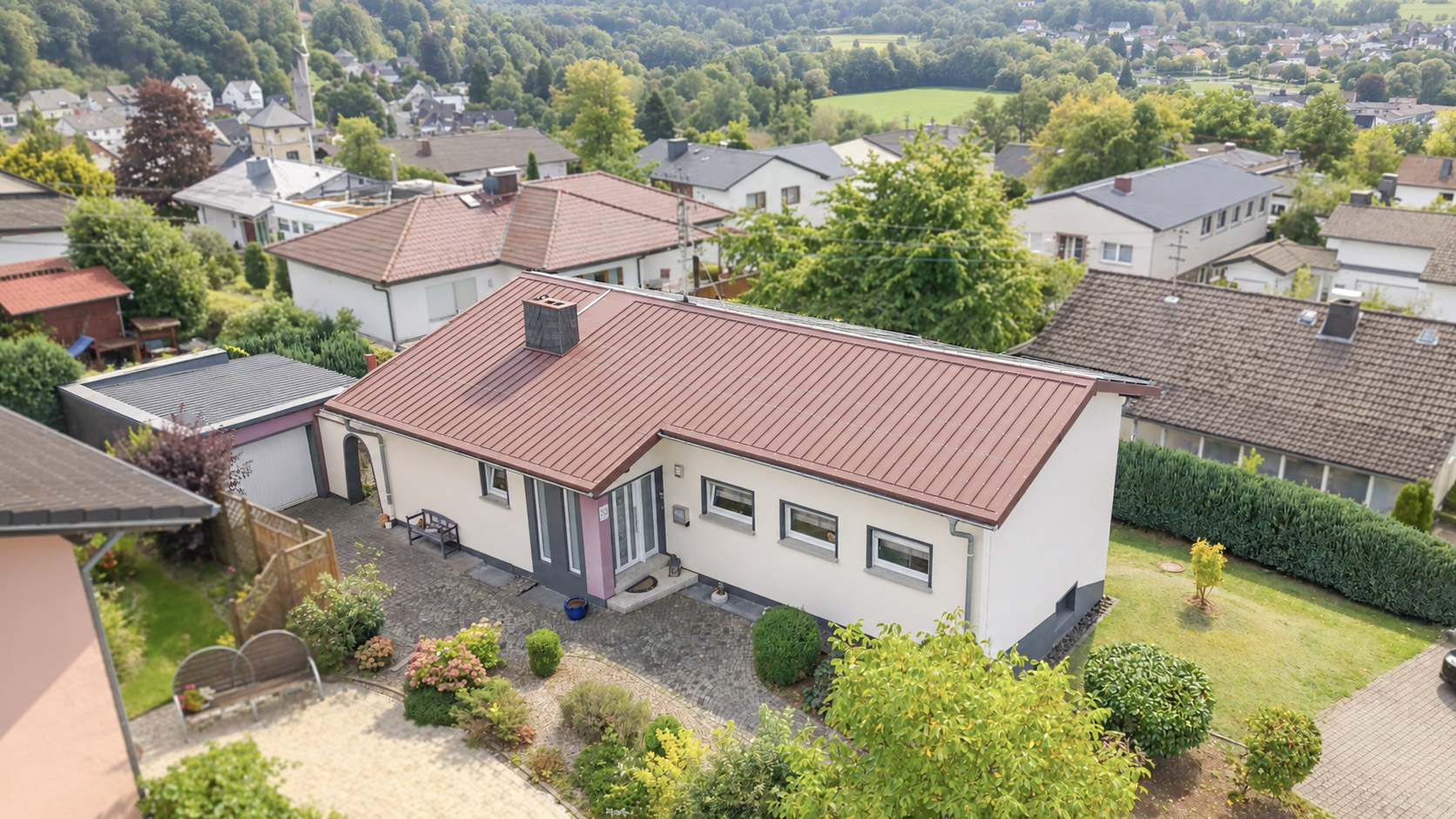 Ein-/Zweifamilienhaus in traumhafter Ortsrandlage – Perfekt für Familien! Kita & Grundschule im Ort!