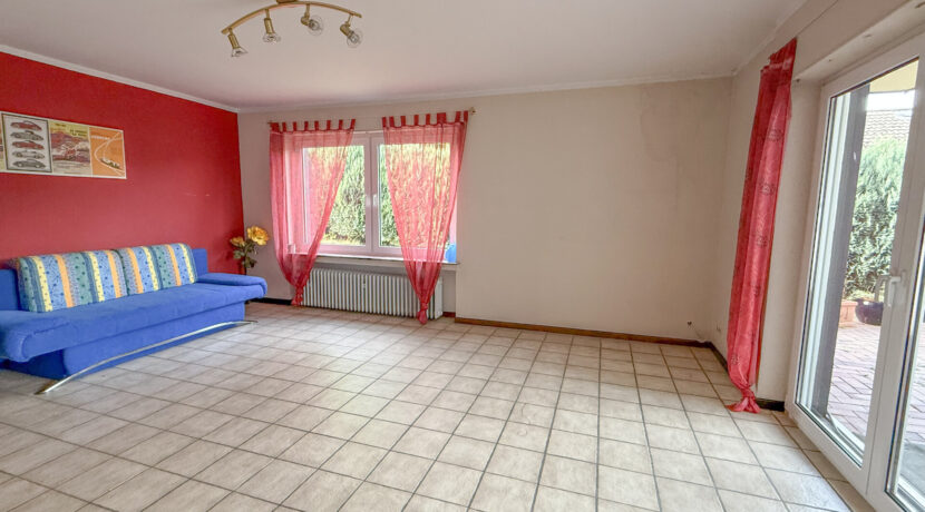 (UG) Wohnzimmer mit Terrasse