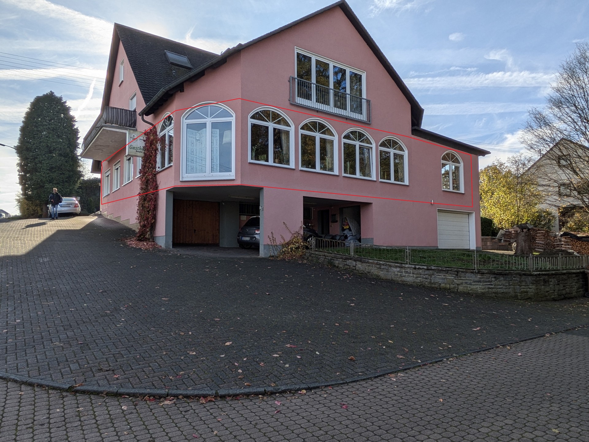 Barrierefreie Gewerbefläche mit ca. 110 m² und 10 Stellplätzen – Ideal für Praxis oder Büro!