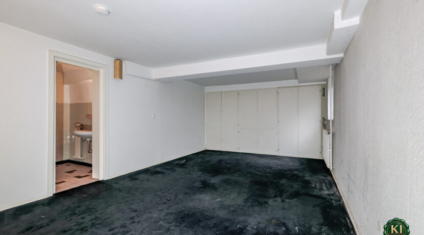 Zimmer 1 KG