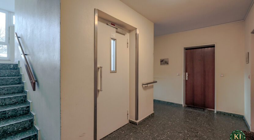 Treppenhaus/Aufzug