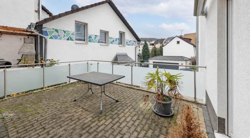 großzüger Terrasse