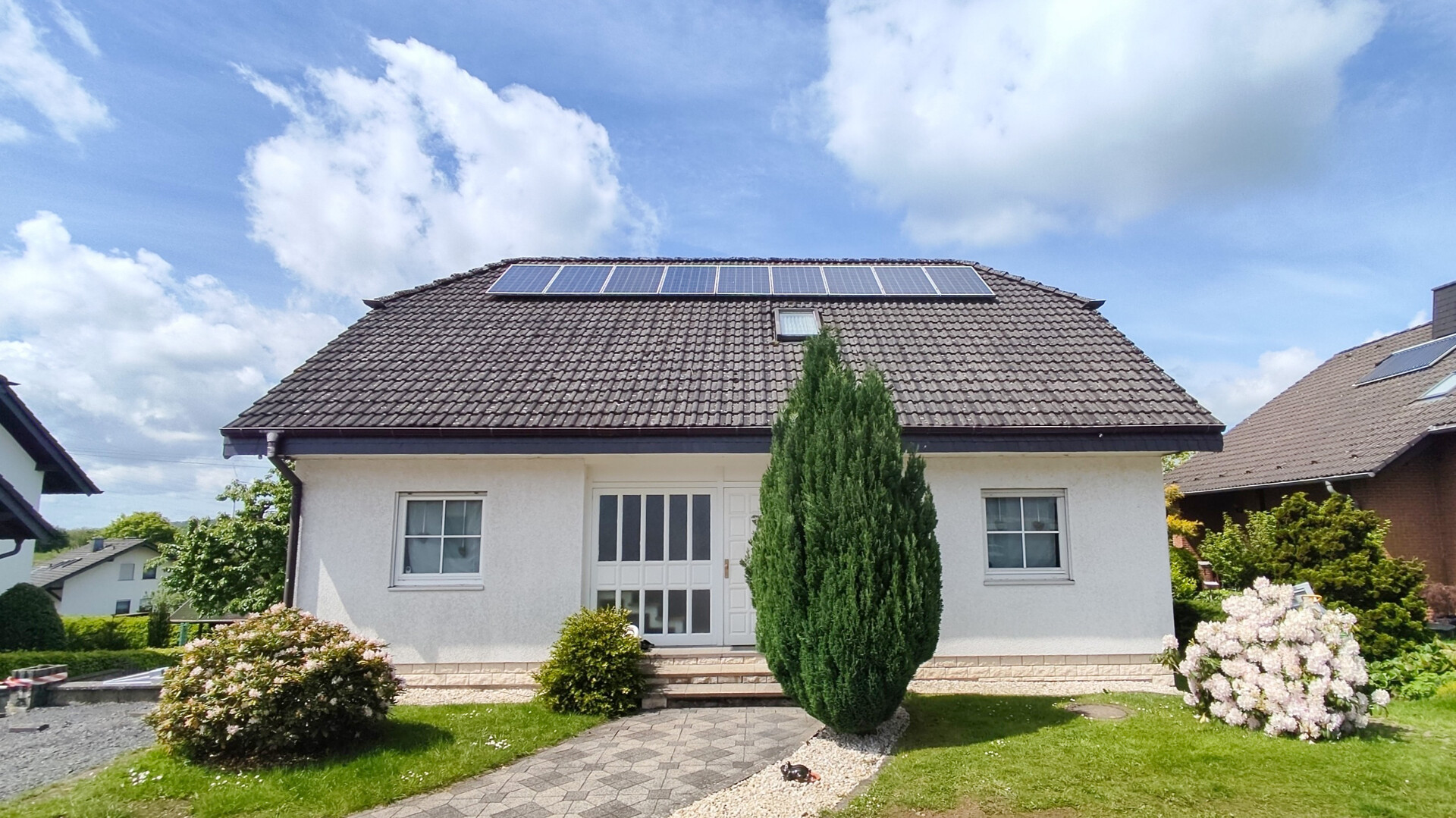 Gepflegtes Einfamilienhaus mit Einliegerwohnung und ca. 220 m² Wohnfläche in ruhiger Lage von Brandscheid – Baujahr 1998