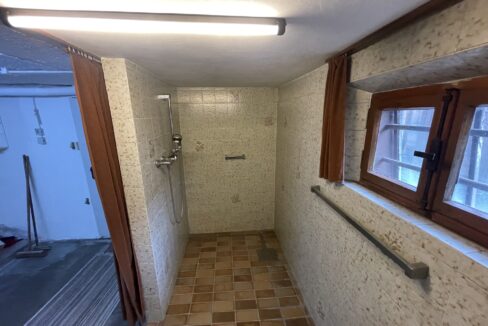 Dusche im Keller