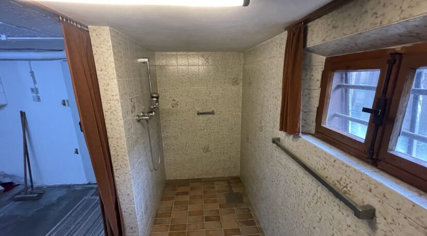 Dusche im Keller