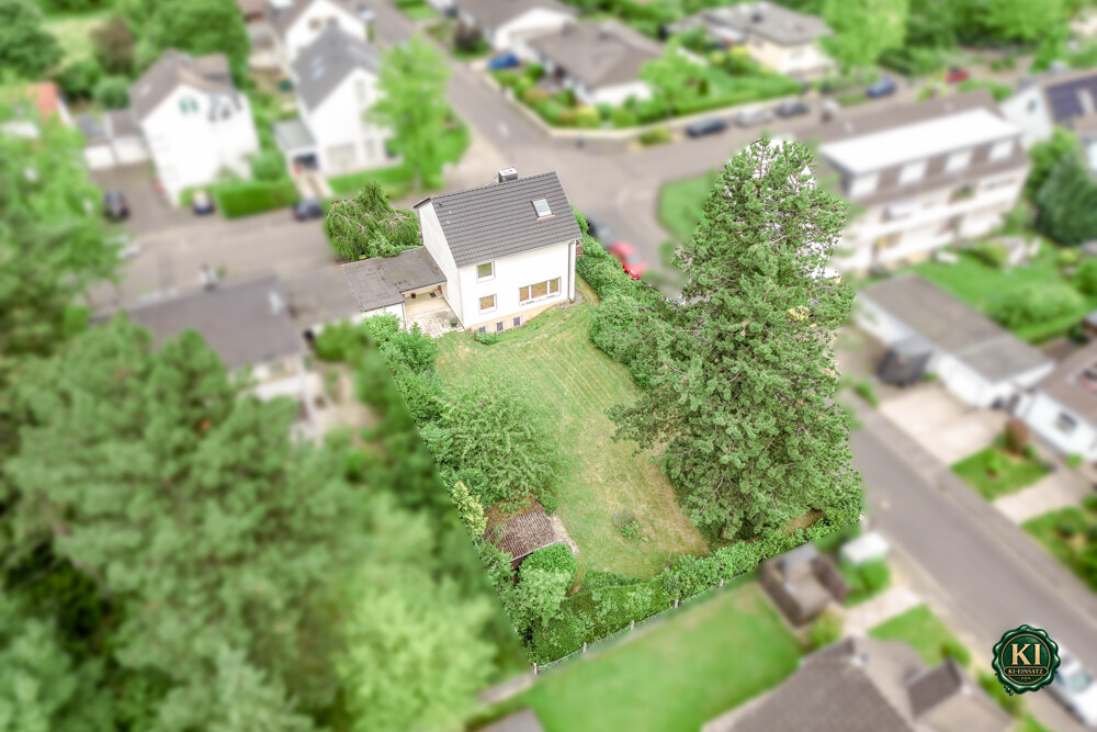 Einfamilienhaus mit Garten und angrenzendem Baugrundstück in Bonn-Niederholtorf
