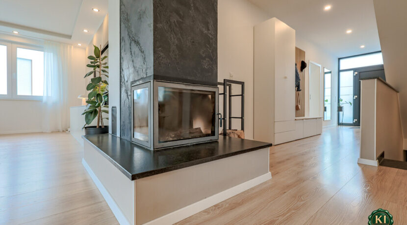 Kamin EG