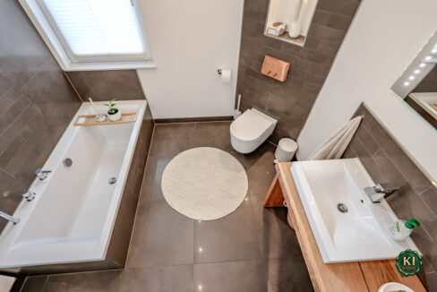 Badezimmer EG