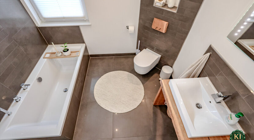 Badezimmer EG