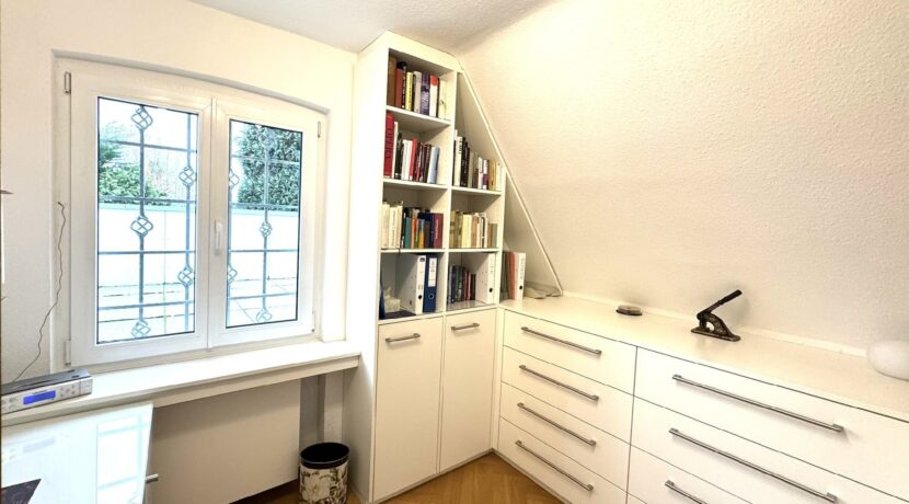 Arbeitszimmer mit Einbauten