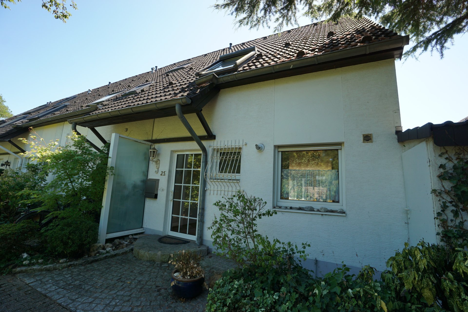 Düsseldorf-Lichtenbroich: Reihenendhaus in familienfreundlicher Lage
