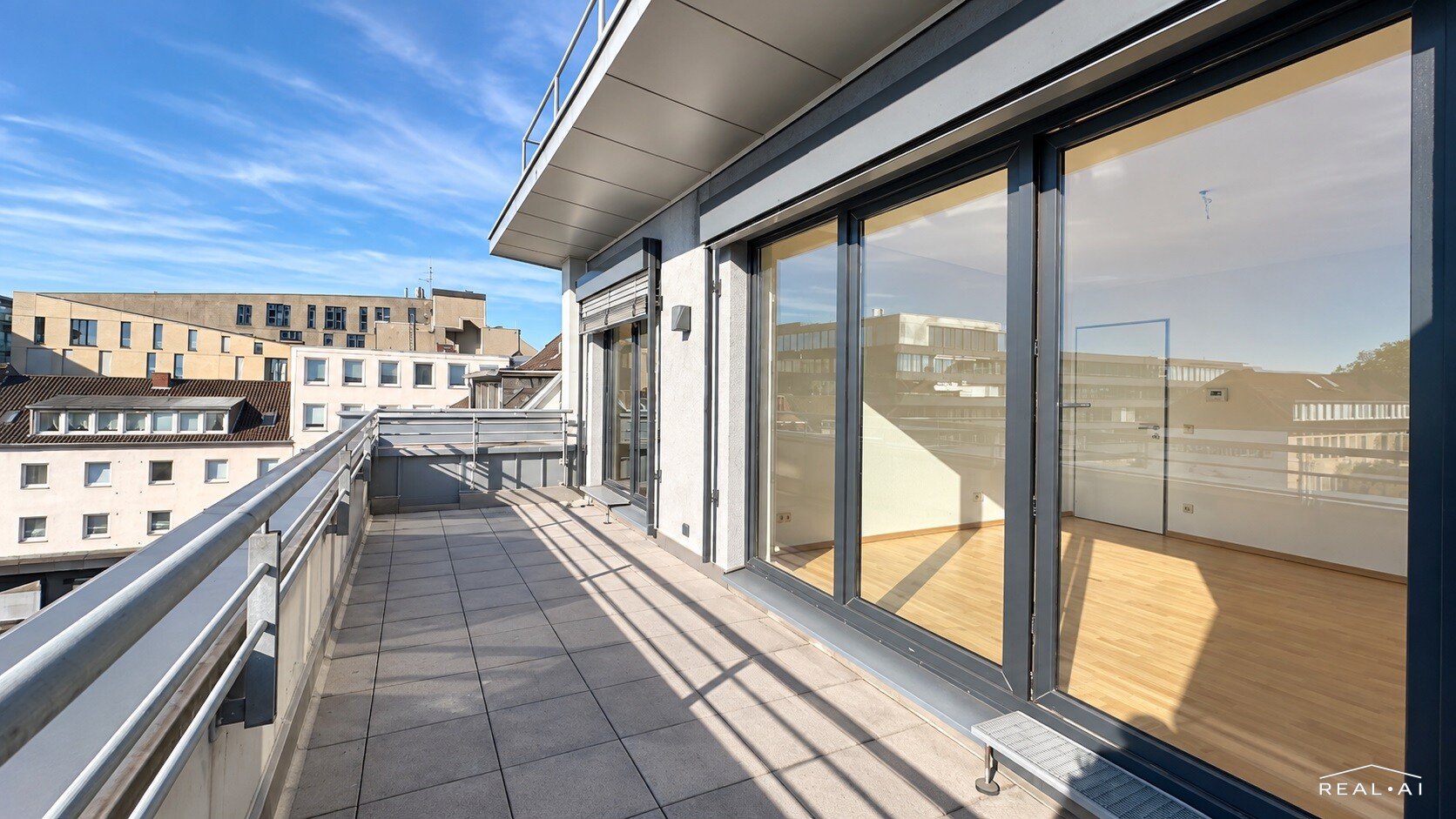 HELLE 2-ZIMMER-WOHNUNG MIT BALKON, AUFZUG UND STELLPLATZ IN ZENTRALER LAGE ZU MIETEN! - Photo 4