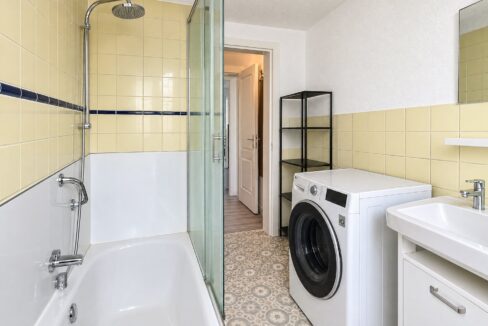 Badezimmer 1. OG Links