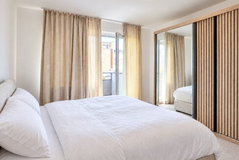 Schlafzimmer 1. OG Links