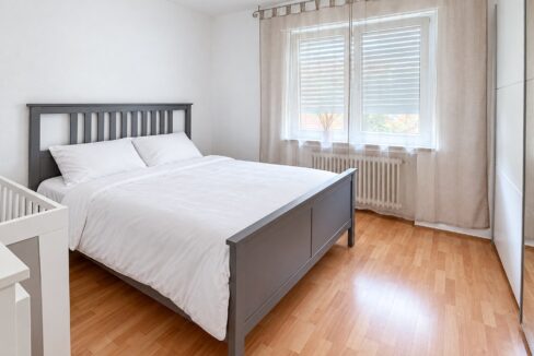 Schlafzimmer 2. OG Links