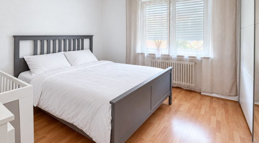 Schlafzimmer 2. OG Links