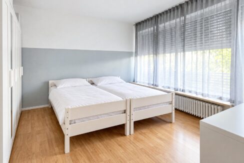 Schlafzimmer 2. OG Links