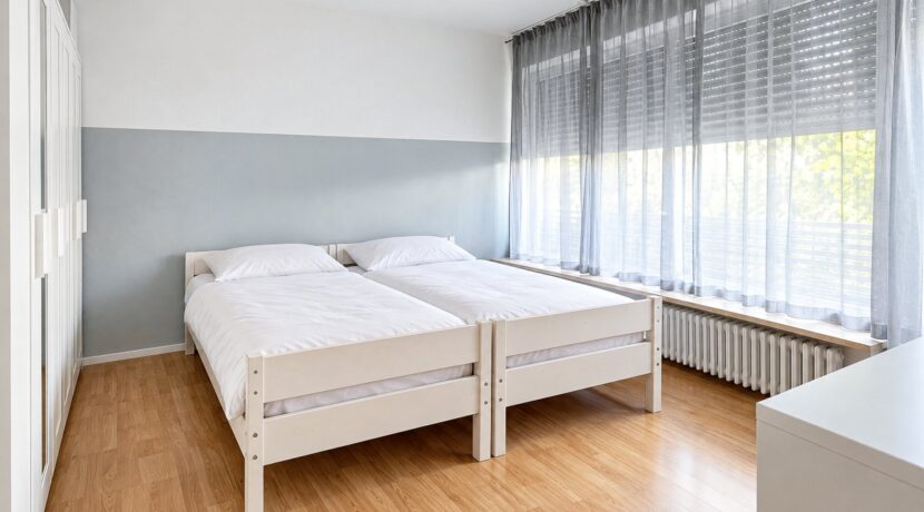 Schlafzimmer 2. OG Links