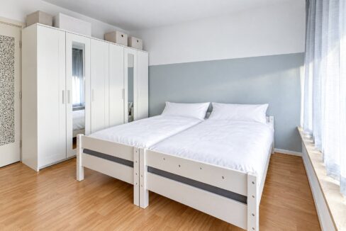 Schlafzimmer 2. OG Links