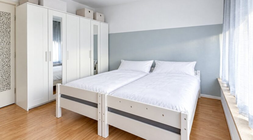 Schlafzimmer 2. OG Links