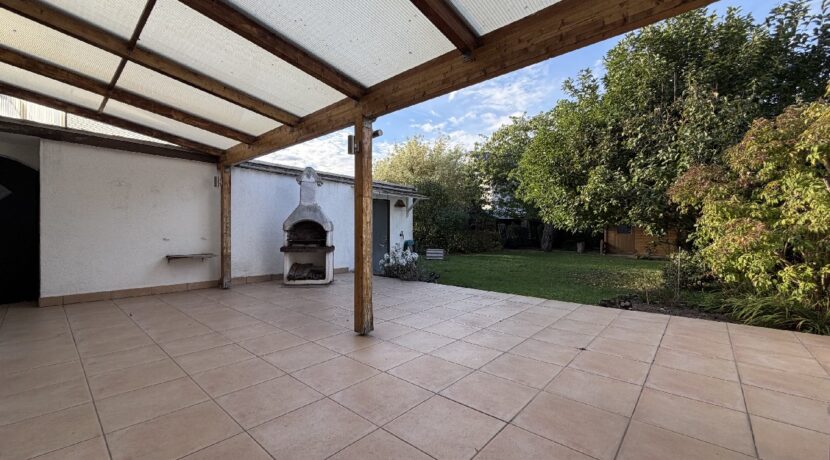 überdachte Terrasse