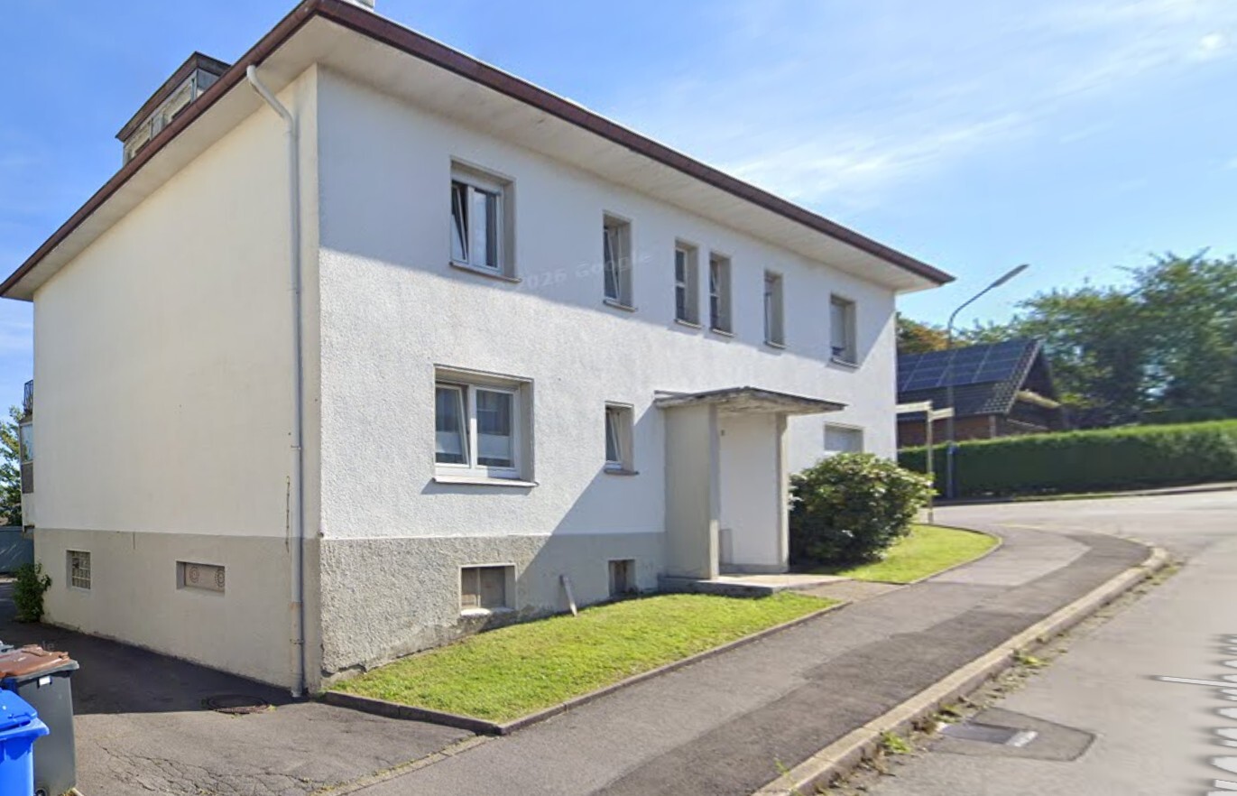 Sanierungsbedürftiges Mehrfamilienhaus auf ca. 962 m² Grundstück – Entwicklungspotenzial inklusive!