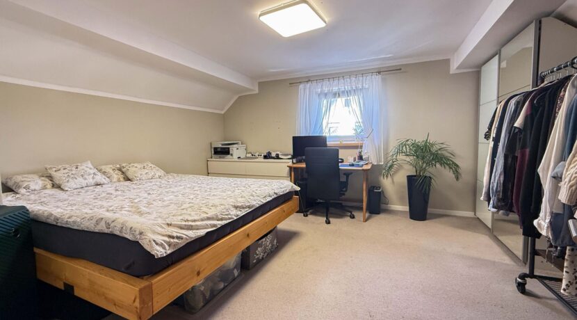 Schlafzimmer DG