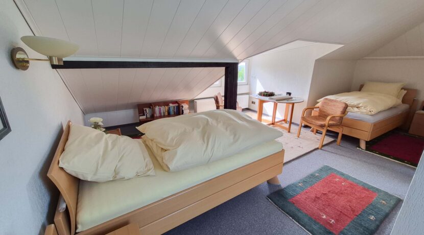 Schlafzimmer DG