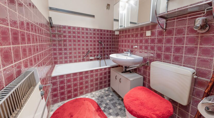 Badezimmer mit Badewanne