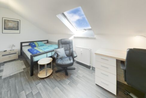 Schlafzimmer DG