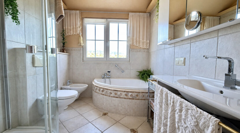 Badezimmer 2.OG