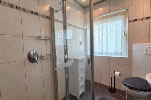 Badezimmer (EG)