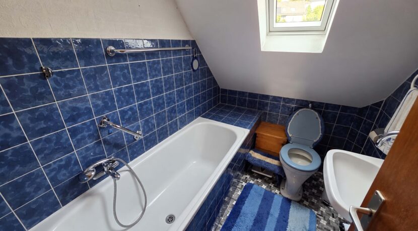 Badezimmer (DG)