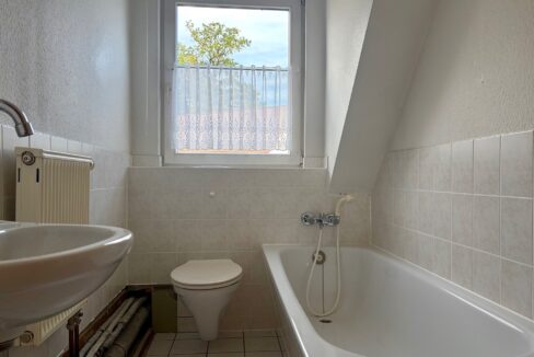 Bad mit Wanne (DG)