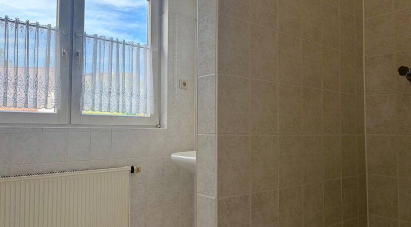 Bad mit Dusche (DG)