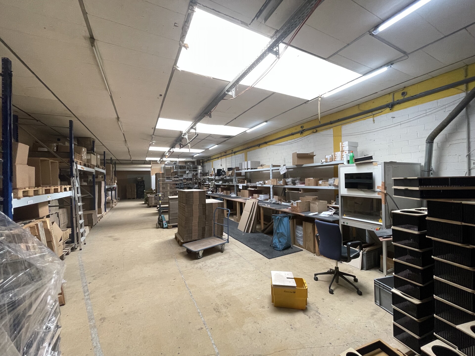 Flexible Gewerbefläche mit zwei Hallen und Lagerbereich