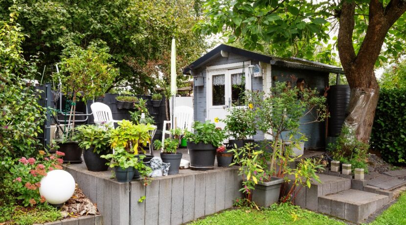 Gartenhaus mit Terrasse