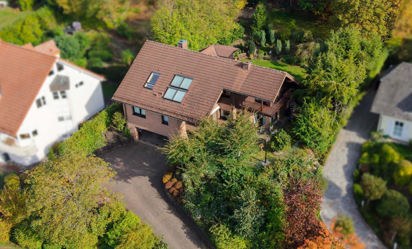 Großzügiges Wohnen mit Weitblick – sehr gepflegt mit traumhaftem Garten!
