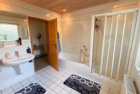 Badezimmer (OG)