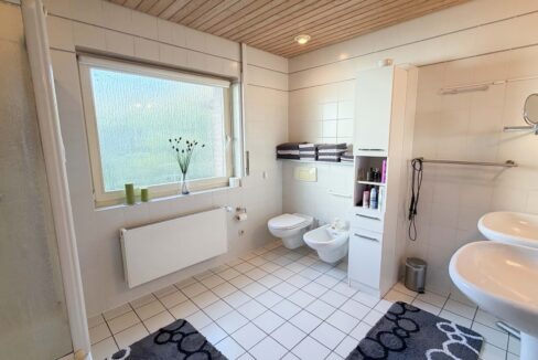 Badezimmer (OG)